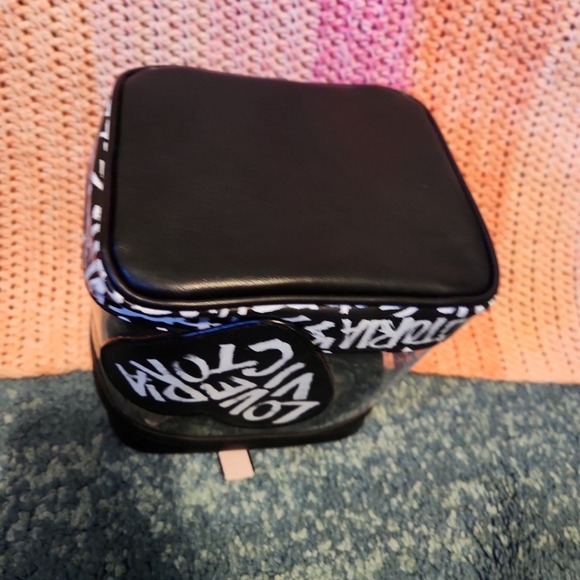 NWT Victoria's Secret Cosmetics Bag - Picture 4 of 5